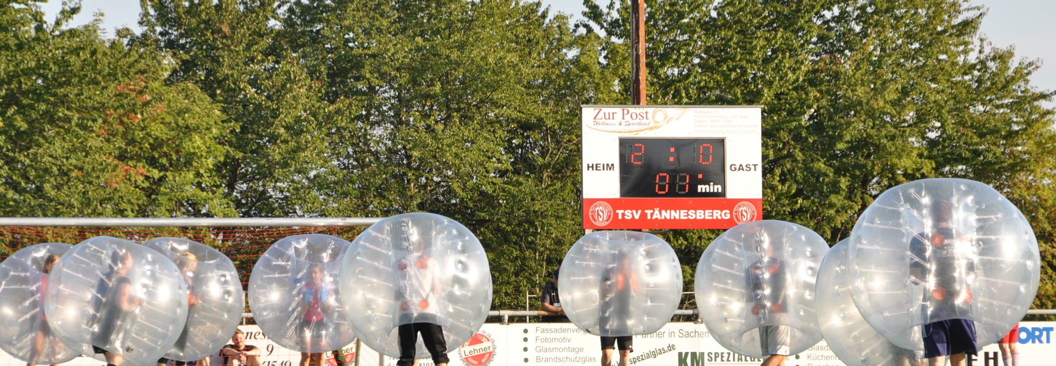 Mit "Bubble Soccer" hat der TSV Tännesberg für sein Jubiläum einen Volltreffer gelandet: Spaß und Freude am laufenden Band.